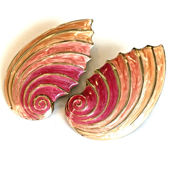 Vintage Clip On Earrings Statement Runway Goldtone & Pinks Enamel Seashell Wings - Picture 8 of 8